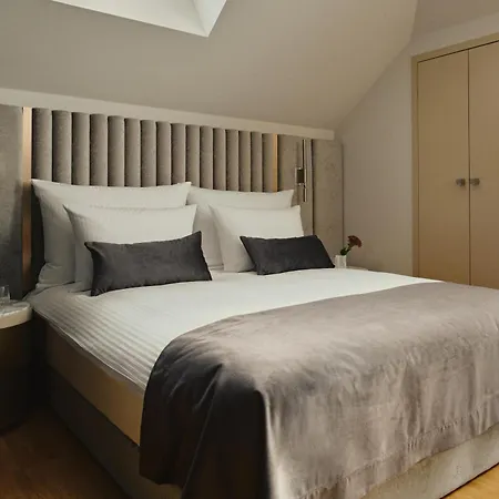 Hotel Blow Up Hall Otel 5*