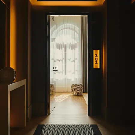 Hotel Blow Up Hall 5*