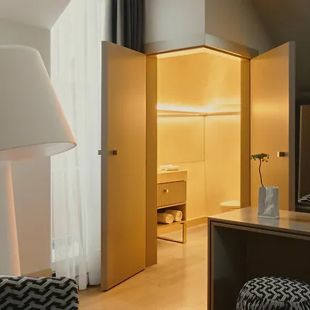 Hotel Blow Up Hall 5* Poznan